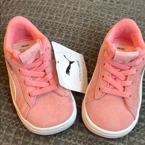 Puma Toddler sneaker -pink suede size 6